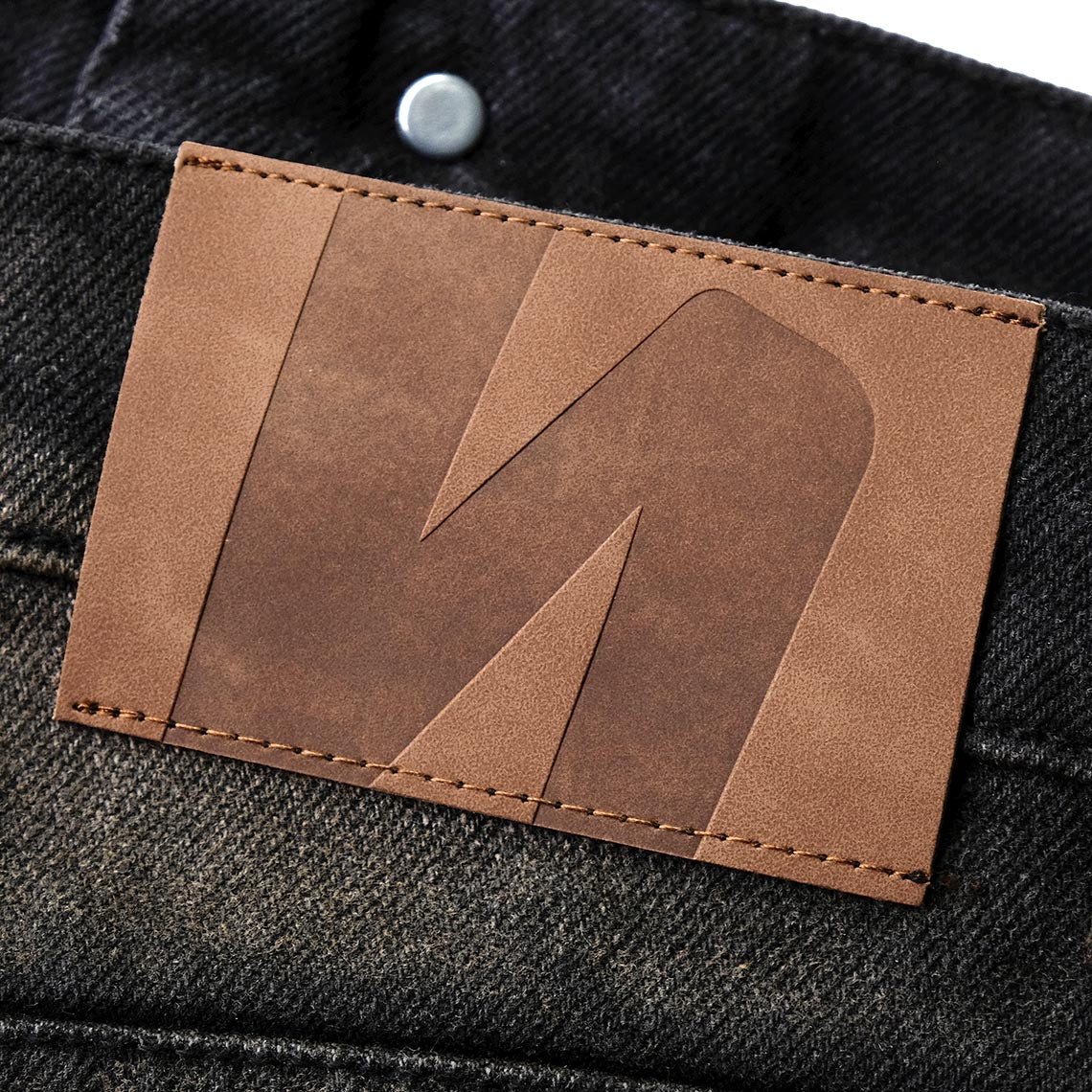 101 RELAXED JEAN - DISTRESSED BLACK - Image 5
