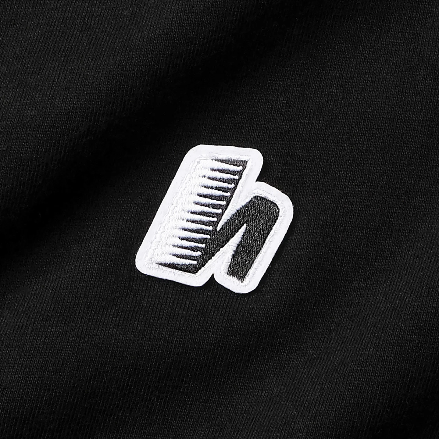 PATCH LOGO TEE - BLACK - Image 3